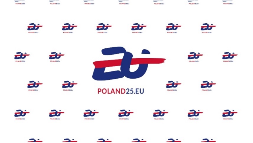 Imagem do logo Poland 25 na sequência da presidência da Polónia no Conselho da União Europeia